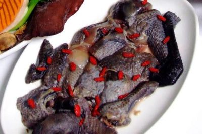 Giá thịt gà đen bao nhiêu tiền 1kg hiện nay? [Giá mua bán gà đen 2022]